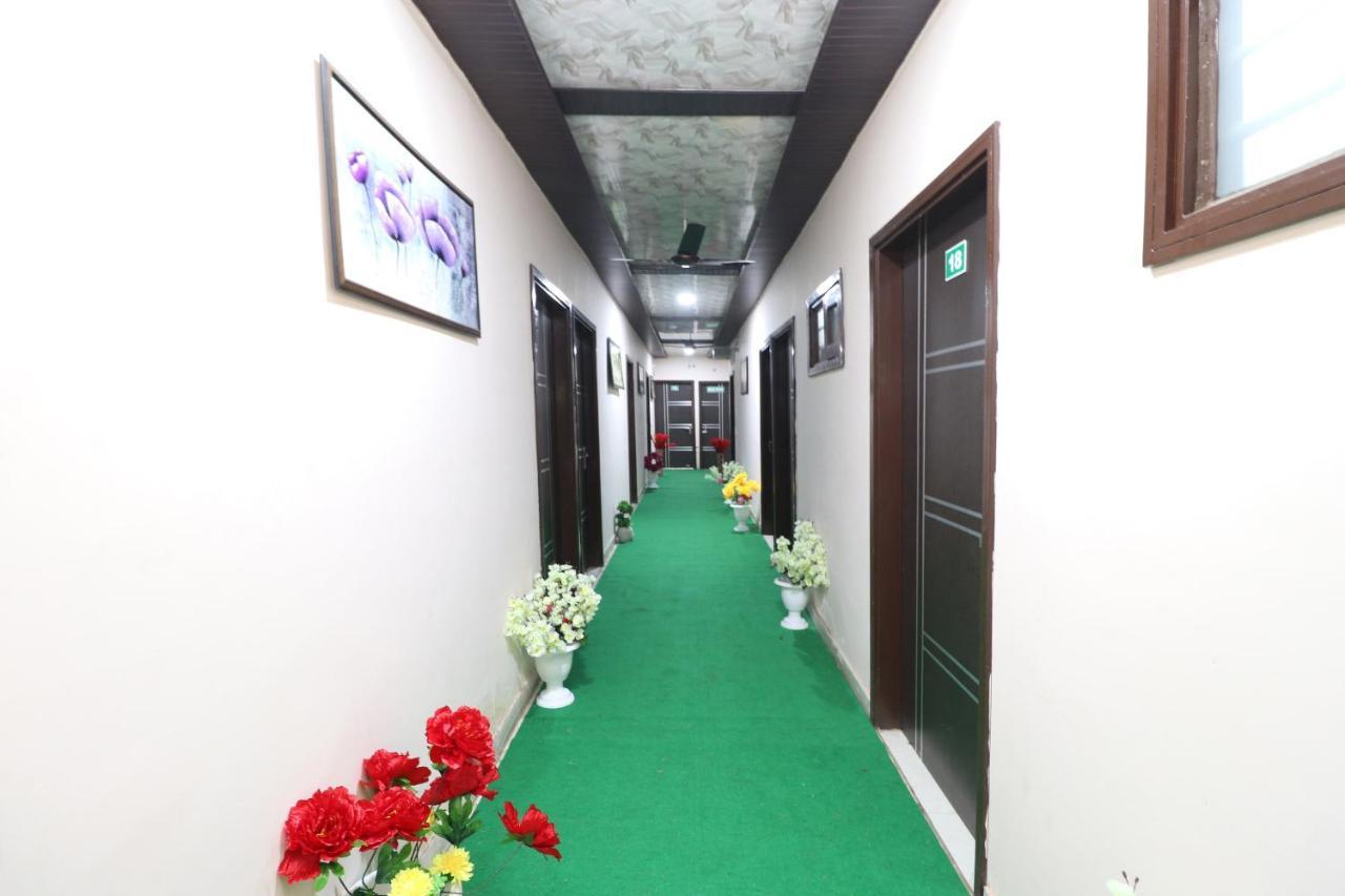 Hotel Oyo 28338 New Life Banur Exterior foto