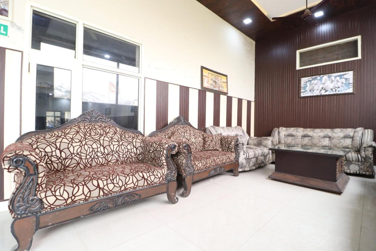 Hotel Oyo 28338 New Life Banur Exterior foto
